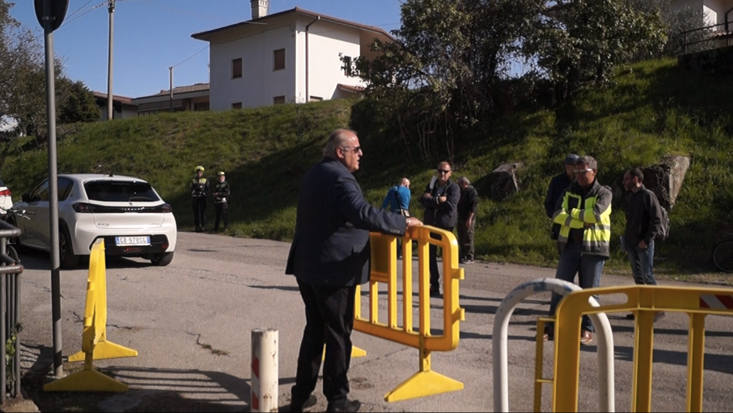 Copertina per La perizia rassicura il sindaco, riapre la passerella tra Straccis e Piedimonte